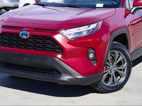 Certified 2022 Toyota RAV4 XLE Premium image 5