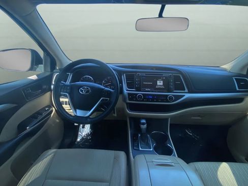Used 2016 Toyota Highlander Plus AWD/4WD image 9