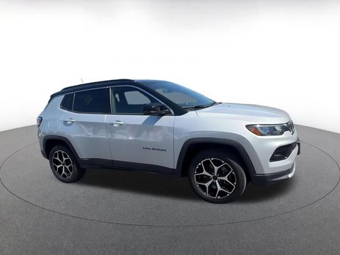 Used 2025 Jeep Compass Limited AWD/4WD image 2