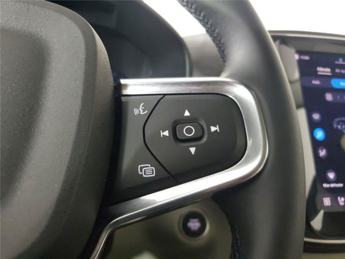 Certified 2026 Volvo XC40 B5 Plus AWD/4WD image 22