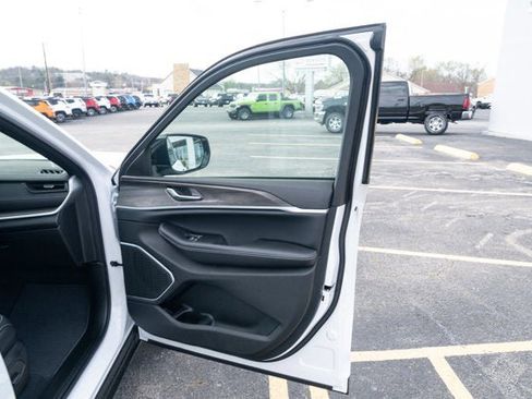 New 2026 Jeep Grand Cherokee Limited image 13