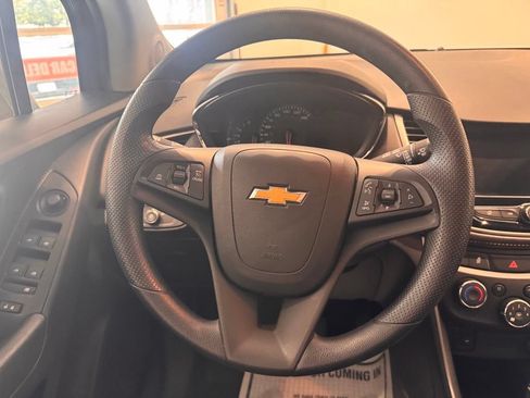 Used 2021 Chevrolet Trax LT AWD/4WD image 17