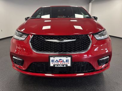 New 2026 Chrysler Pacifica Select