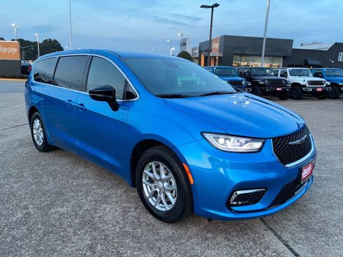 New 2026 Chrysler Pacifica Select image 7