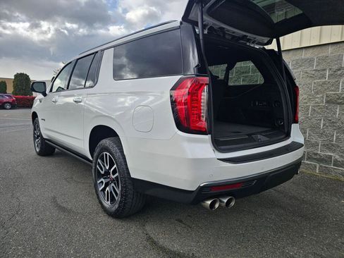 Used 2024 GMC Yukon XL AT4 w/ Technology Package AWD/4WD image 7