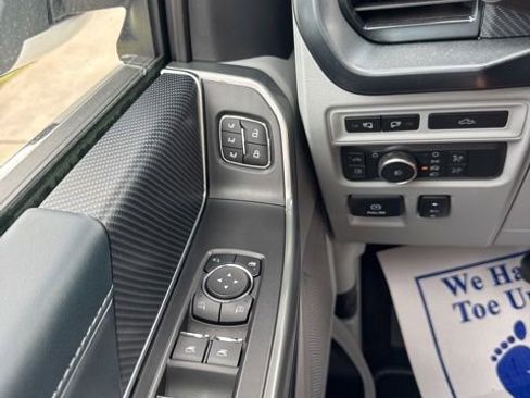 Used 2022 Ford F150 Limited image 21