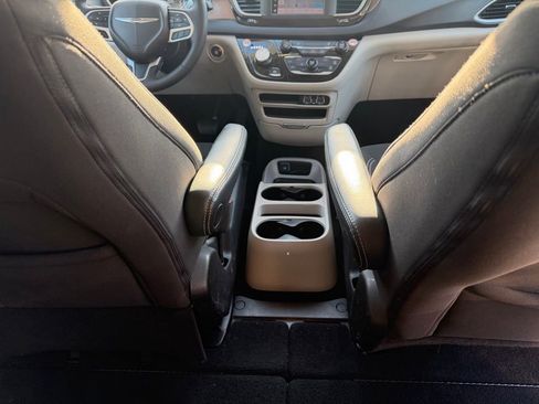 Certified 2023 Chrysler Voyager LX FWD image 31