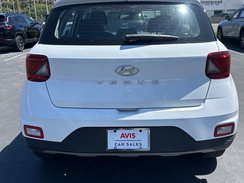 Used 2025 Hyundai Venue SEL image 11