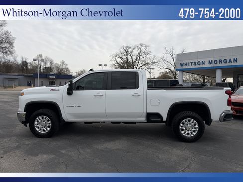 Used 2024 Chevrolet Silverado 2500 LT image 2