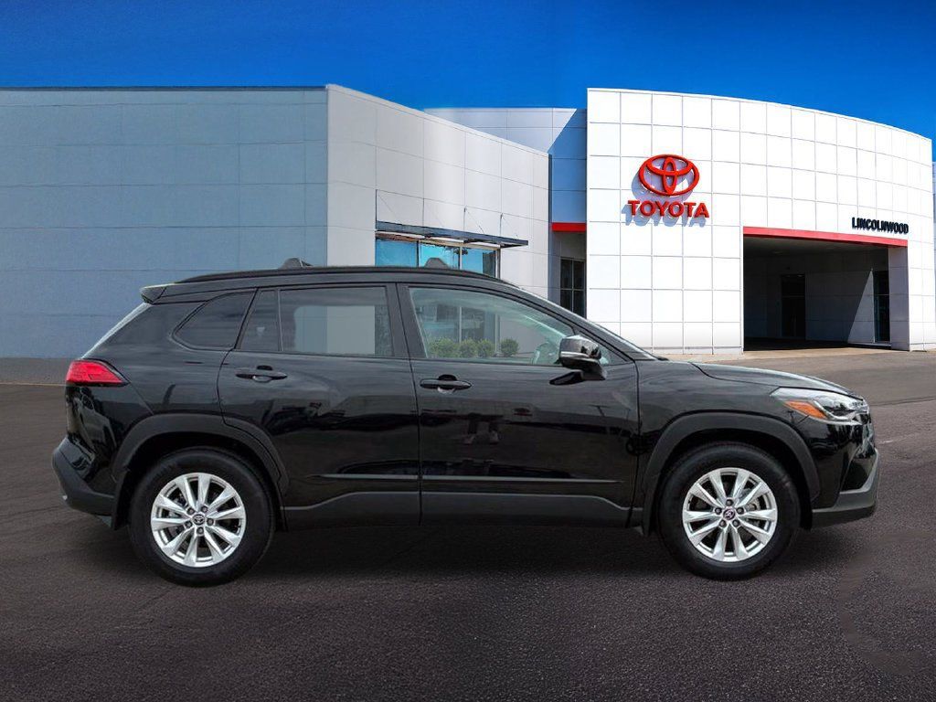 Used 2022 Toyota Corolla Cross LE w/ Moonroof Package AWD/4WD image 8