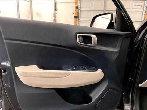Used 2020 Hyundai Venue FWD image 22