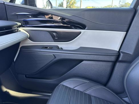 Used 2024 Lincoln Nautilus Reserve image 23