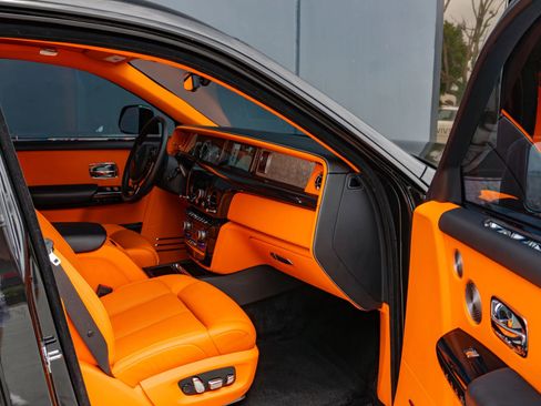 Used 2018 Rolls-Royce Phantom Sedan RWD image 60