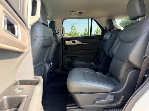 Certified 2025 Ford Explorer Active w/ Active Comfort Package RWD image 17