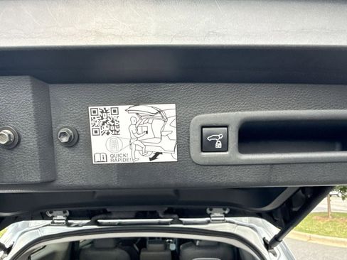 Used 2024 Toyota Sienna XLE image 26