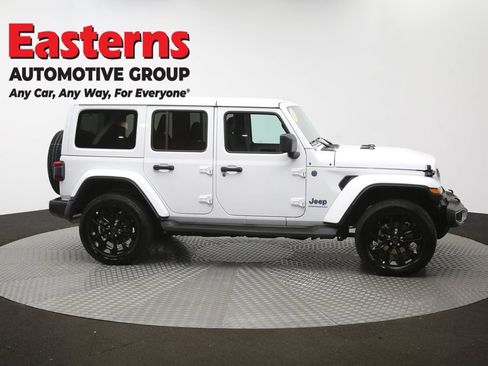 Used 2025 Jeep Wrangler Unlimited Sahara AWD/4WD image 46