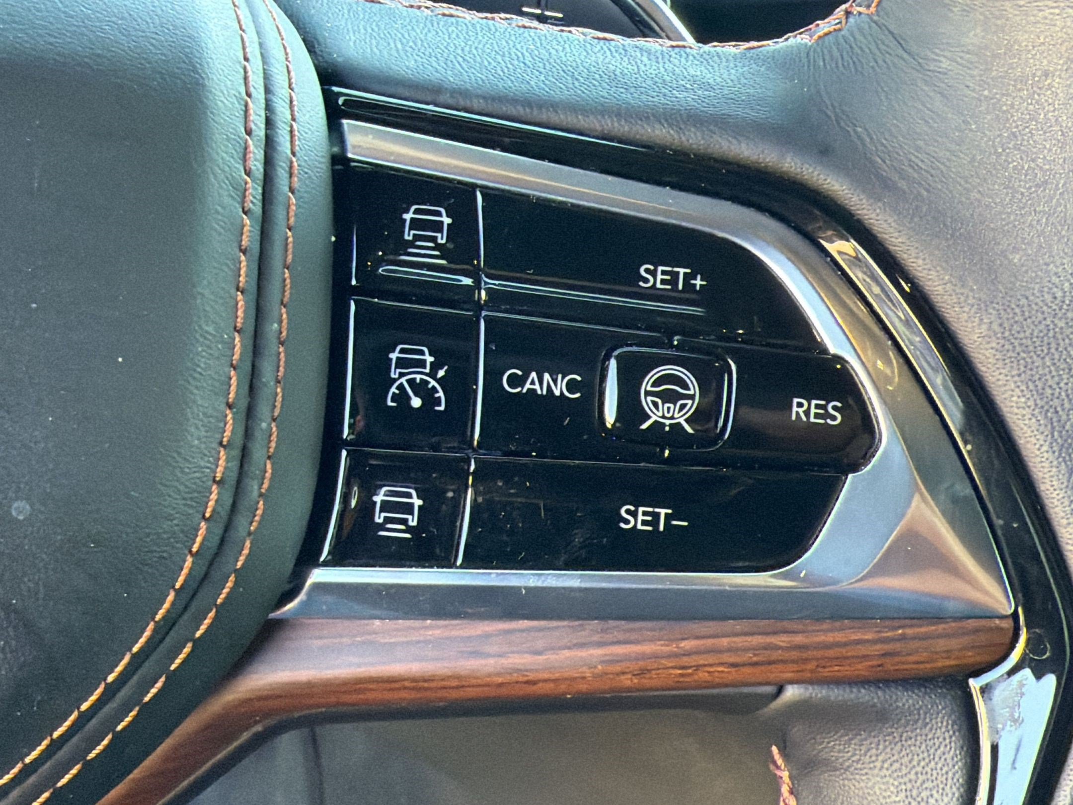 Used 2024 Jeep Grand Cherokee Summit w/ High Altitude Package AWD/4WD image 18