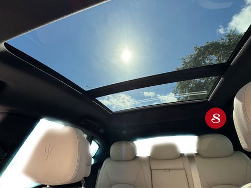 Used 2021 Maserati Levante image 10