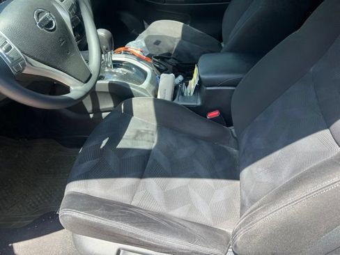 Used 2015 Nissan Rogue S FWD image 8