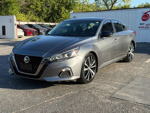 Used 2020 Nissan Altima 2.0 SR image 1