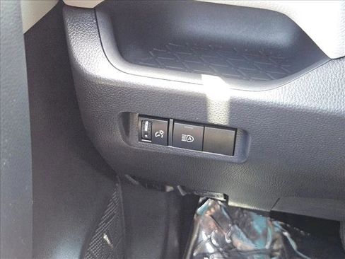 Used 2020 Toyota RAV4 XLE w/ Carpet Mat Package FWD image 15