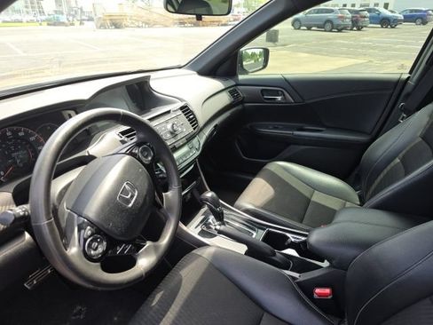 Used 2017 Honda Accord Sport image 9