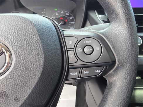 Certified 2025 Toyota Corolla LE image 30