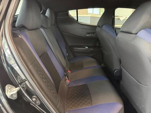 Used 2022 Toyota C-HR XLE FWD image 11