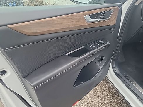 Used 2025 Volkswagen Atlas SE image 10