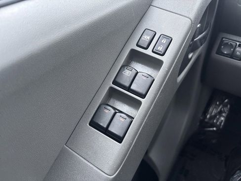 Used 2020 Nissan Frontier SV w/ SV Utility Package image 24