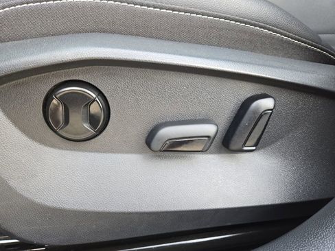 Used 2022 Volkswagen Taos SE image 14