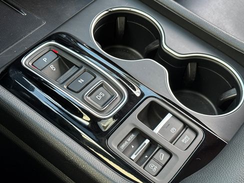Certified 2023 Honda Pilot Touring image 17