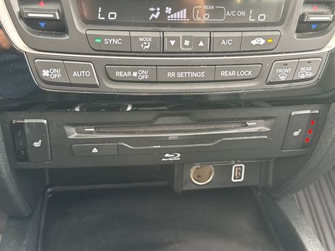 Used 2022 Honda Pilot Touring image 25