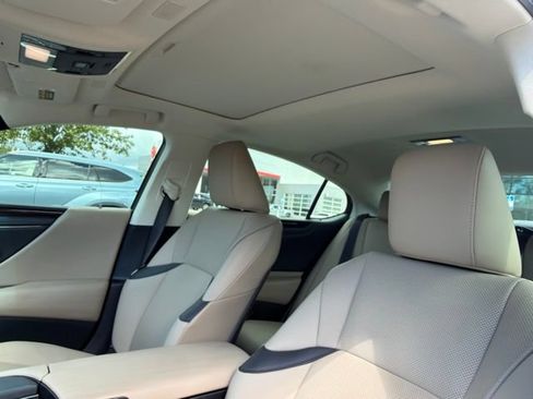 Used 2021 Lexus ES 300h w/ Premium Package FWD image 13