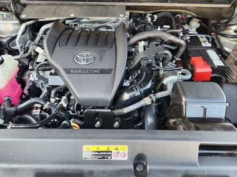 Used 2023 Toyota Highlander XLE FWD image 33