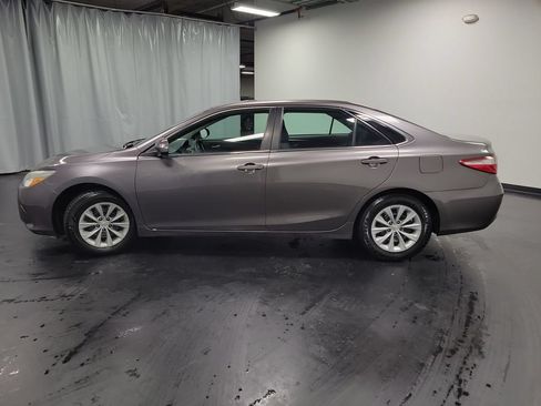 Used 2015 Toyota Camry LE FWD image 5