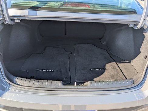 Used 2025 Hyundai Elantra SEL image 12