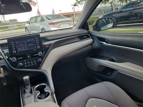 Used 2021 Toyota Camry LE image 11