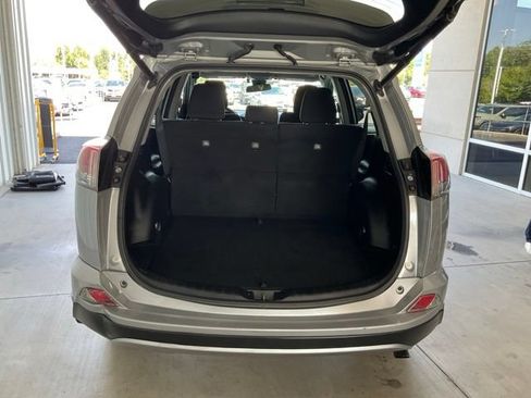 Used 2018 Toyota RAV4 XLE AWD/4WD image 17