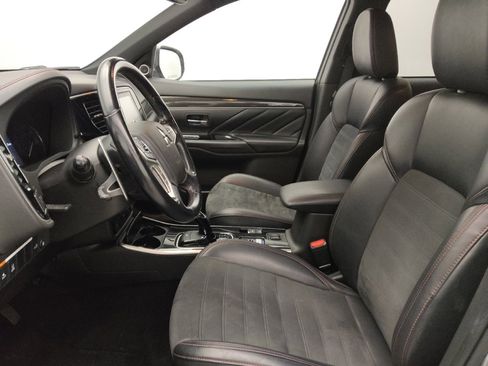 Used 2021 Mitsubishi Outlander LE image 17