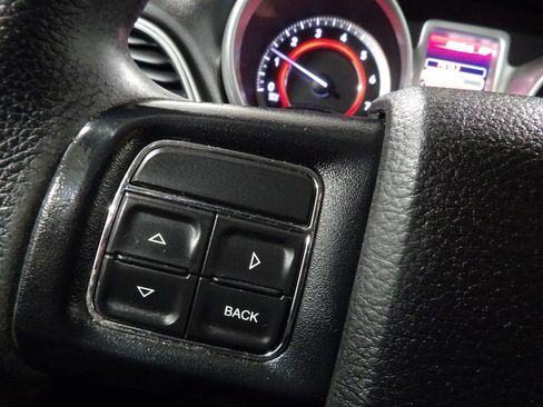 Used 2019 Dodge Journey SE FWD image 16