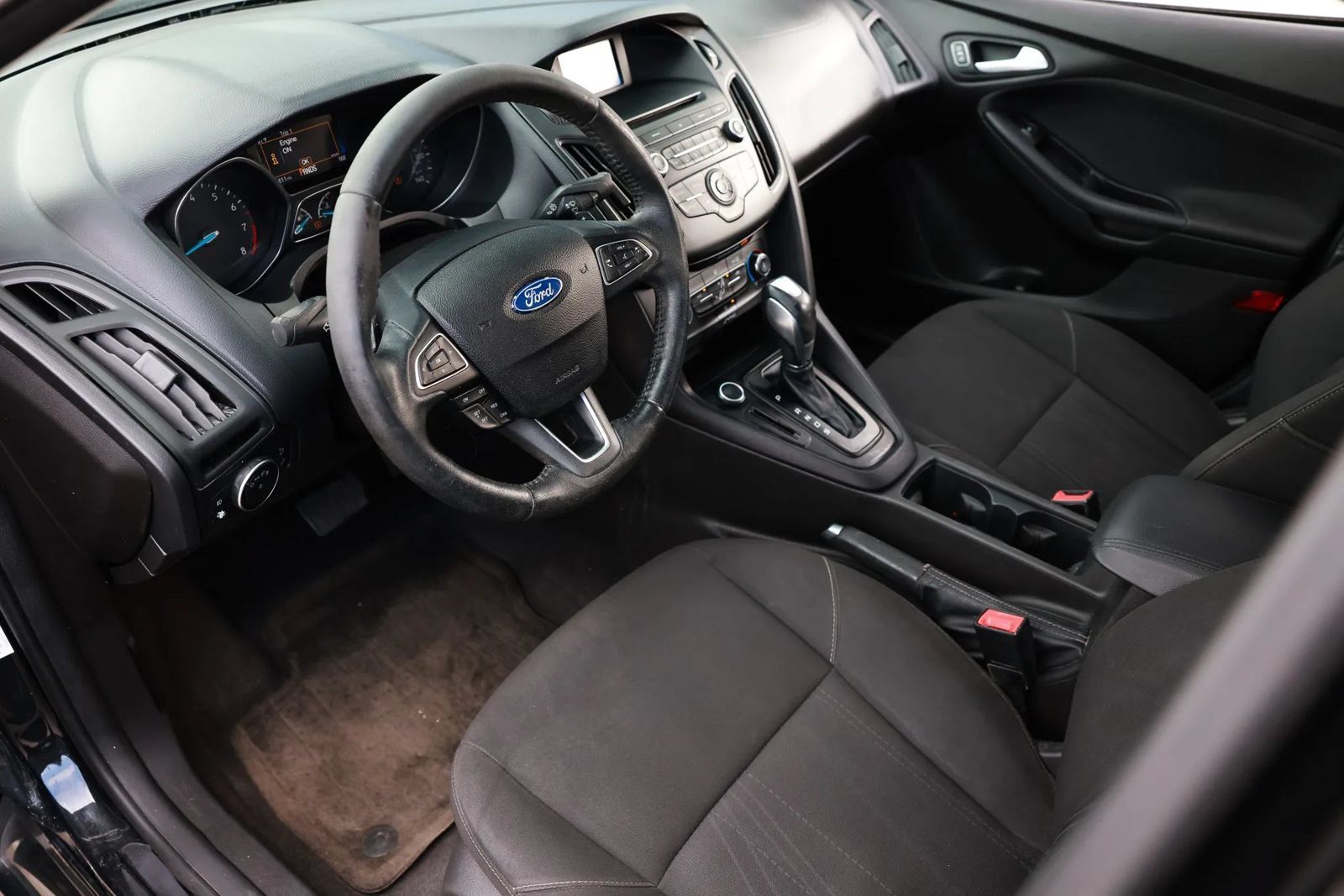 Used 2015 Ford Focus SE w/ SE Sport Package FWD image 18