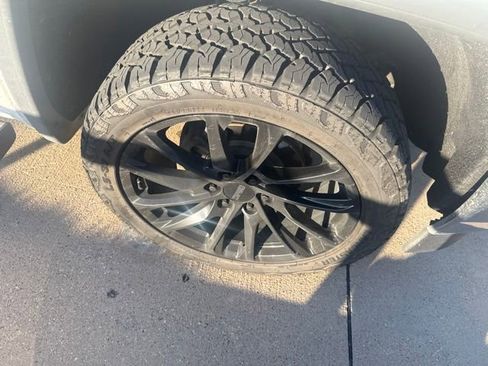 Used 2018 GMC Sierra 1500 SLT w/ Texas SLT Premium Package AWD/4WD image 3