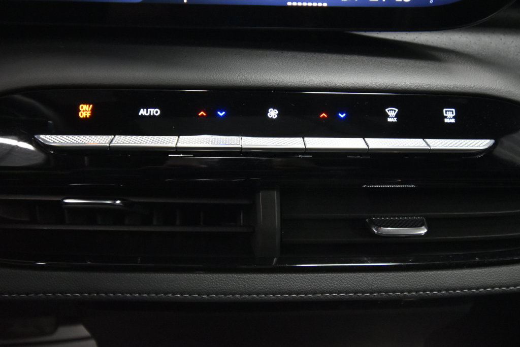 Used 2025 Buick Enclave Avenir w/ Super Cruise Package AWD/4WD image 19