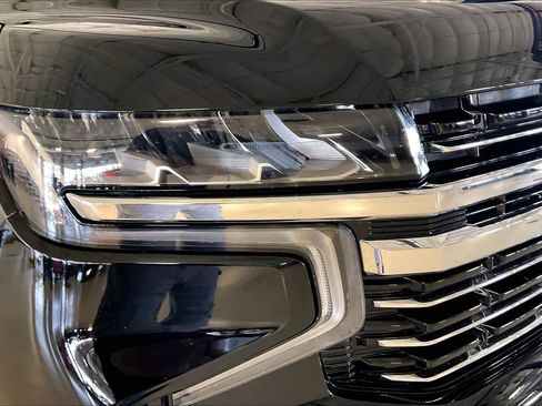 Used 2021 Chevrolet Suburban LT w/ Luxury Package RWD image 24