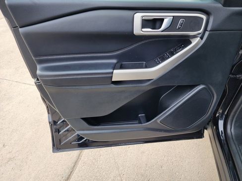 Used 2023 Ford Explorer XLT w/ Equipment Group 202A image 9