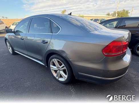 Used 2013 Volkswagen Passat TDI SEL Premium image 3