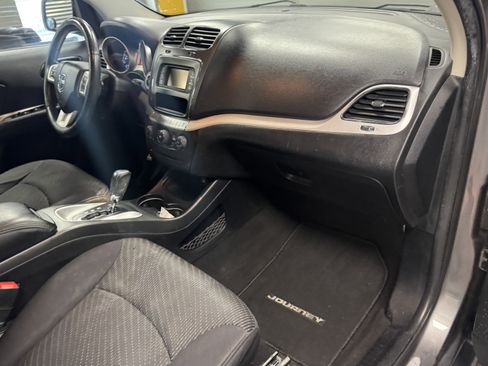 Used 2013 Dodge Journey SXT w/ Flexible Seating Group image 12