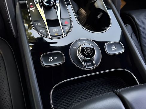 Used 2021 Bentley Bentayga AWD/4WD image 11
