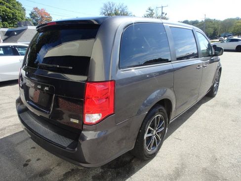 Used 2019 Dodge Grand Caravan SXT w/ Driver Convenience Group FWD image 4